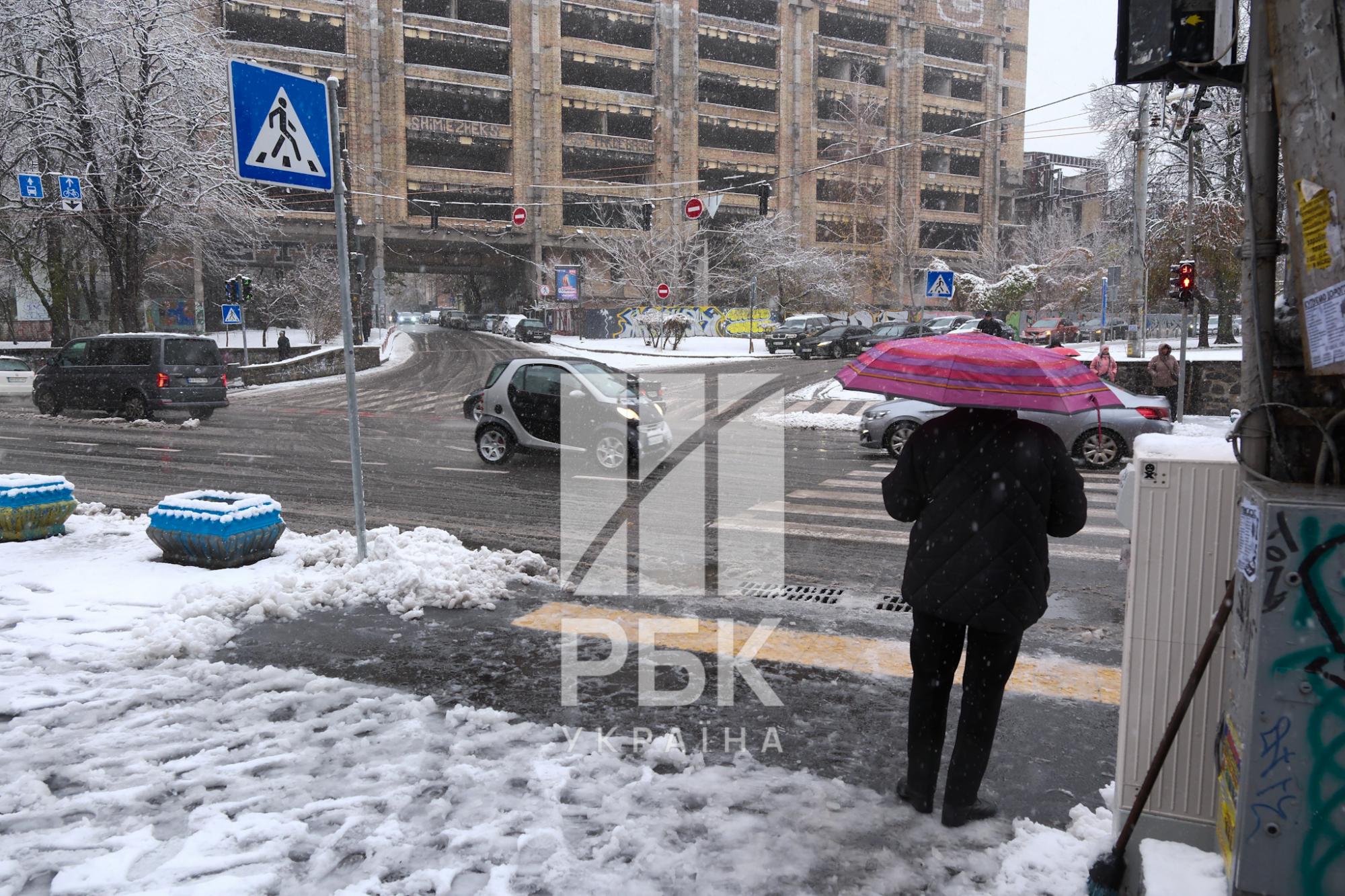 Місцями до 50 см. Київ та інші міста України засипає снігом (фото, відео)
